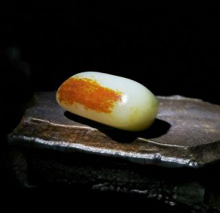 和田玉是中国传统文化重要种类,拥有悠久的历史,欣赏和田玉原石