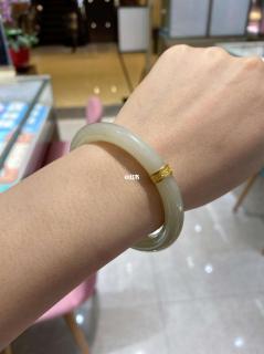 周大福和田玉手镯